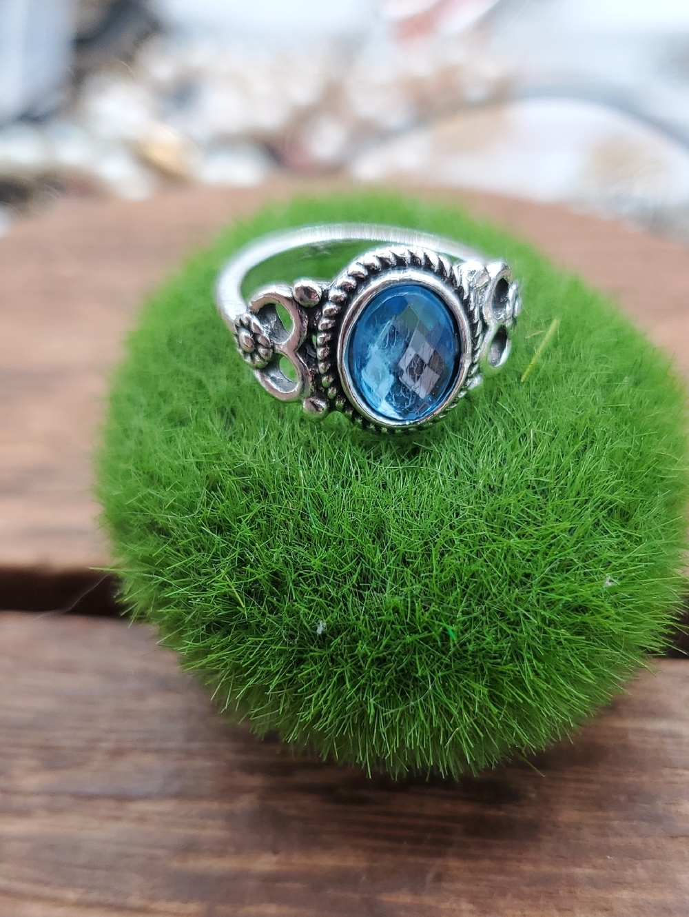 Blue Crystal Women's Ring Size 5 R826